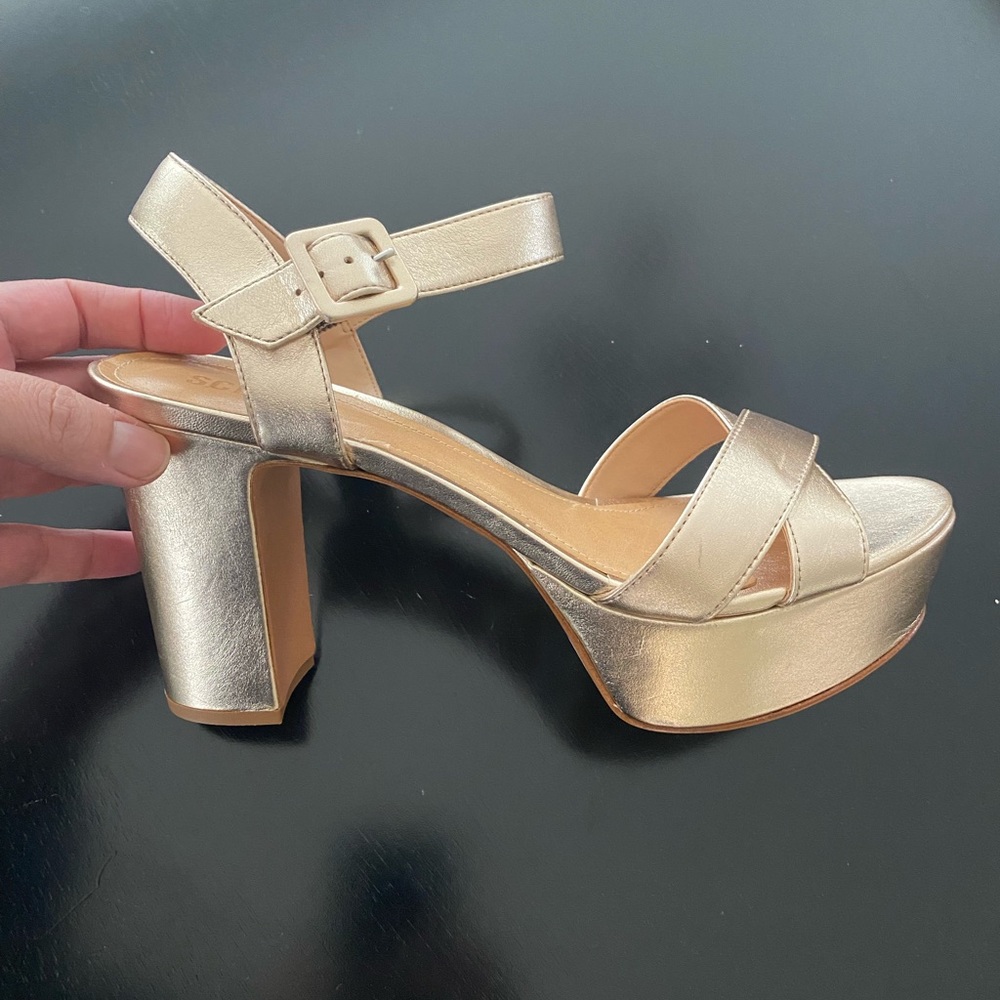 SCHUTZ NWT Tulia Platform Sandal in Gold